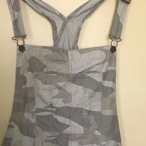Abercrombie and Fitch Camo Shortalls Sz XL